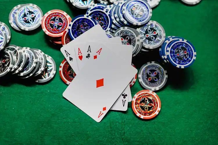 erek cicak app running on Android smartphone showing live blackjack table